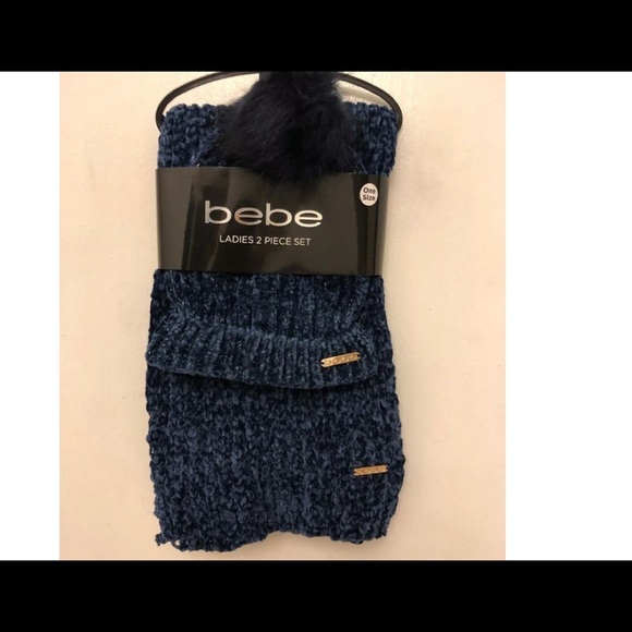 BEBE Women's Blue Pom Pom Hat & Scarf NWT - Picture 2 of 4